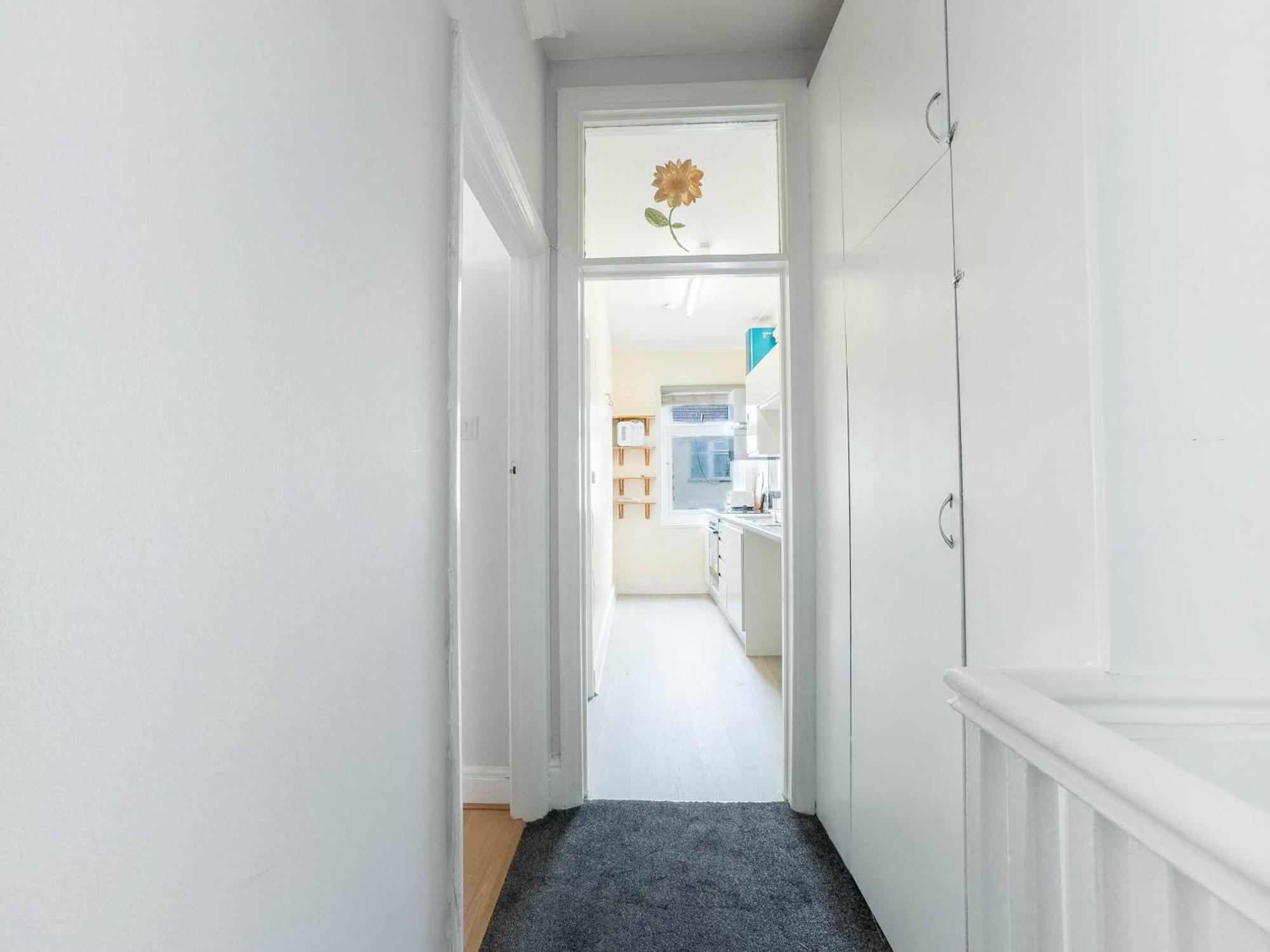 2 Bedroom Apartment Southend-On-Sea Exterior photo