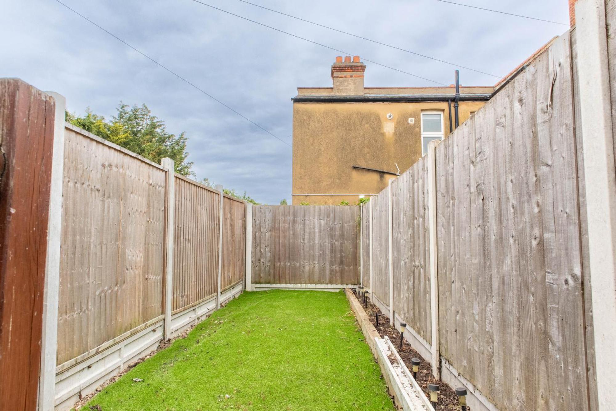 2 Bedroom Apartment Southend-On-Sea Exterior photo