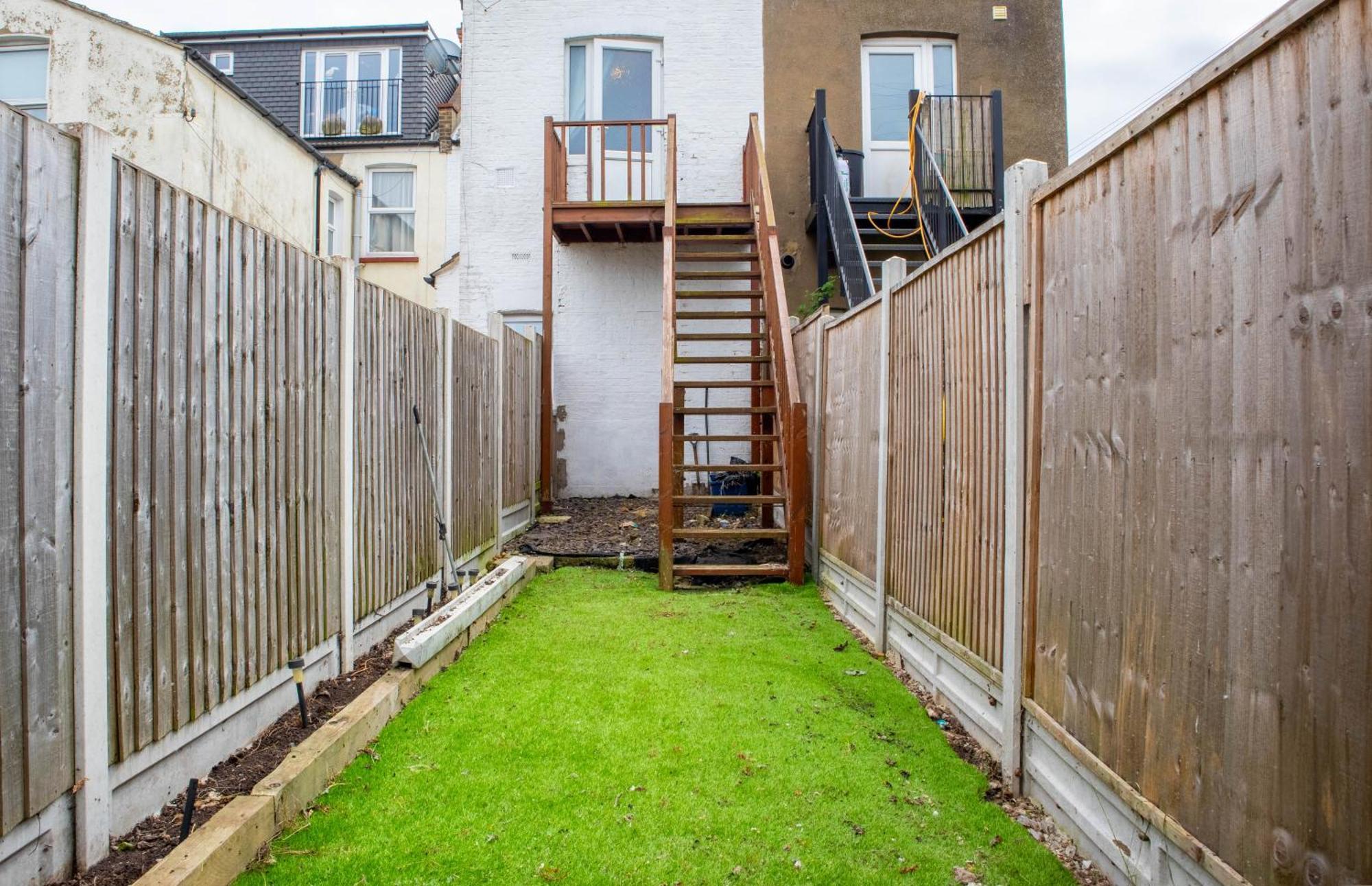 2 Bedroom Apartment Southend-On-Sea Exterior photo